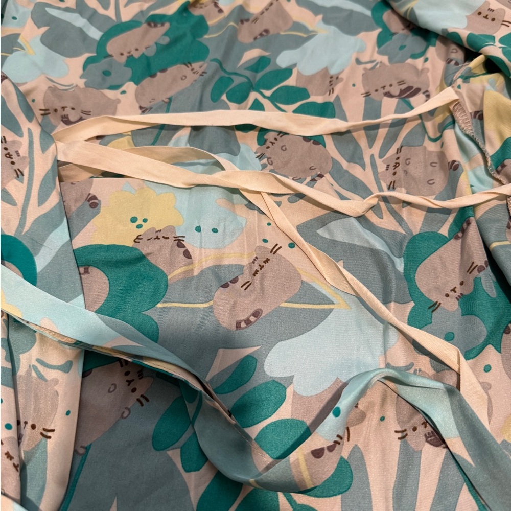 Pusheen Tropical Print Robe - Picture 6 of 6